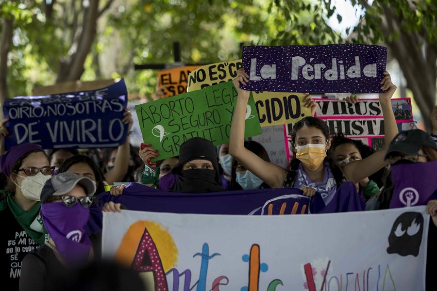 Otro 8 de Marzo bajo represión: Mujeres improvisan protesta en Managua