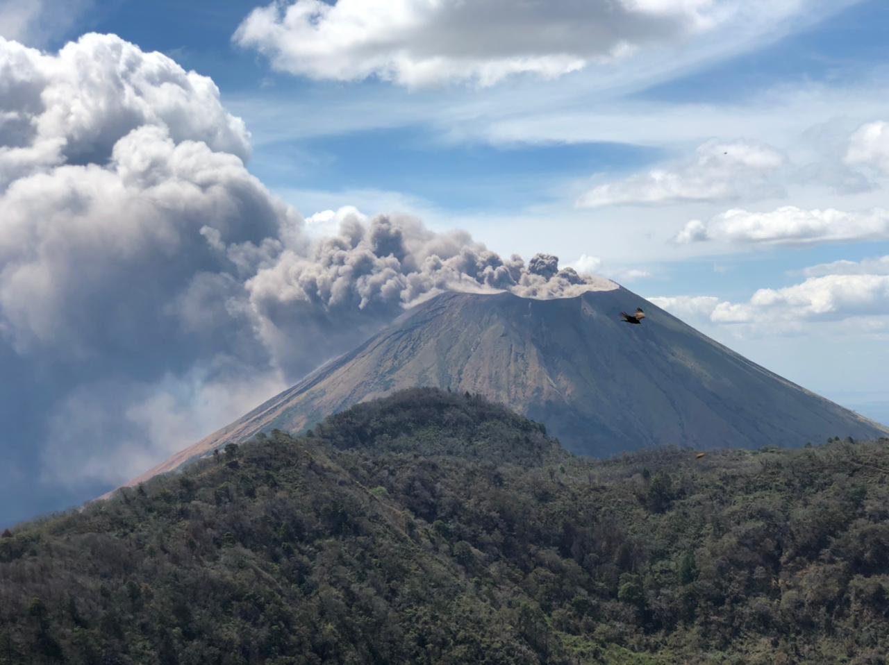 Volcán San Cristóbal cubre Chinandega con cenizas y gases: Ineter reporta cinco explosiones