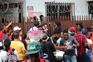 Descenso de migrantes en frontera sur de México tras 5 semanas de restricciones de Trump