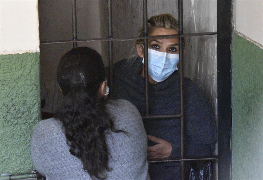La Fiscalía boliviana solicita seis meses de detención preventiva para Áñez