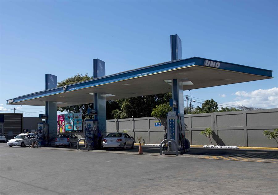 Nicaragüenses resienten alza en los combustibles sin que el Gobierno regule precios