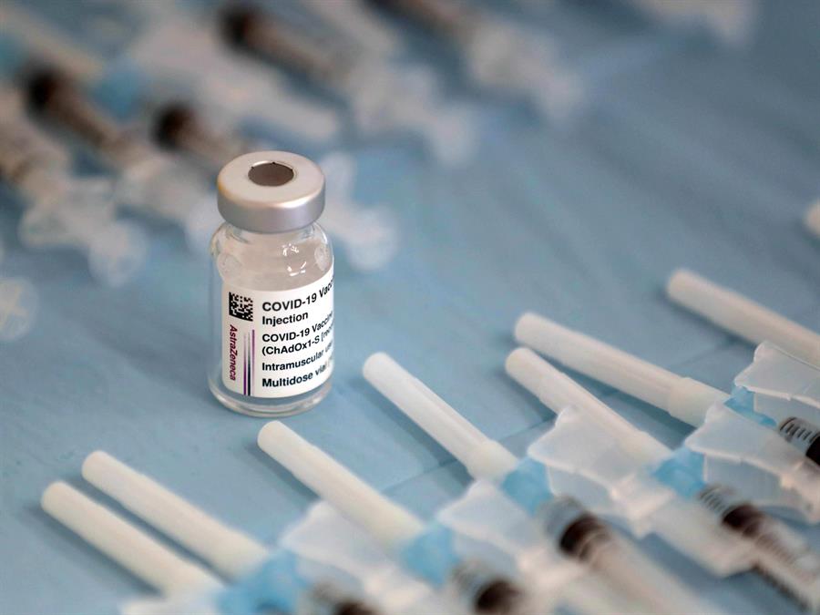 OMS recomienda seguir vacunando contra la COVID con AstraZeneca