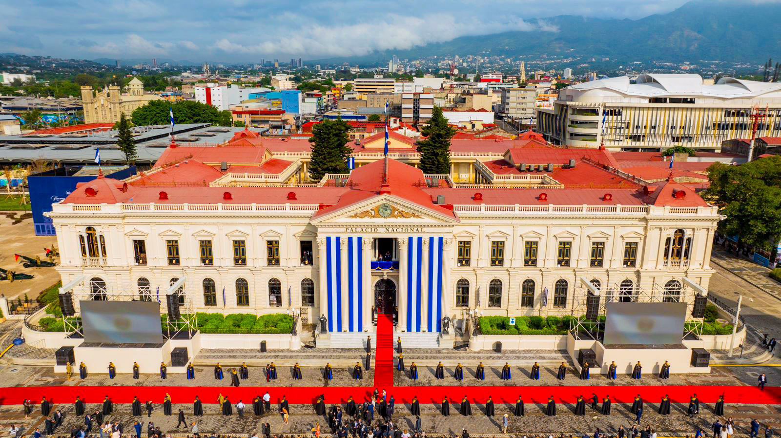 Comienza en El Salvador la controvertida investidura de Bukele