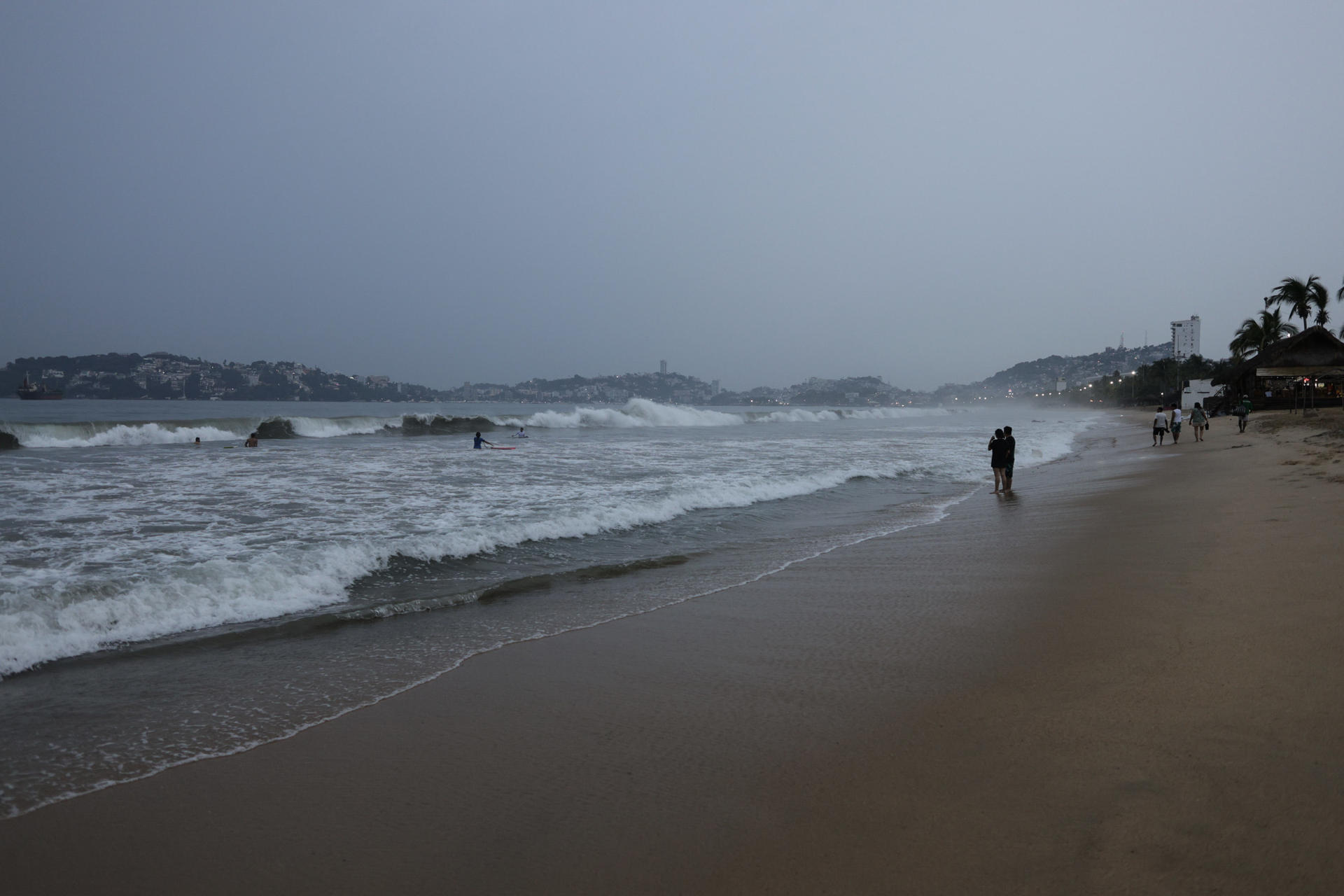 La tormenta John en el Pacifico se intensifica a huracán categoría 1 en el sur de México