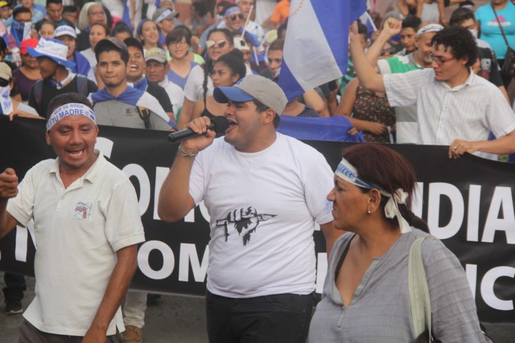 Paramilitares atacan casa de Byron Estrada en León