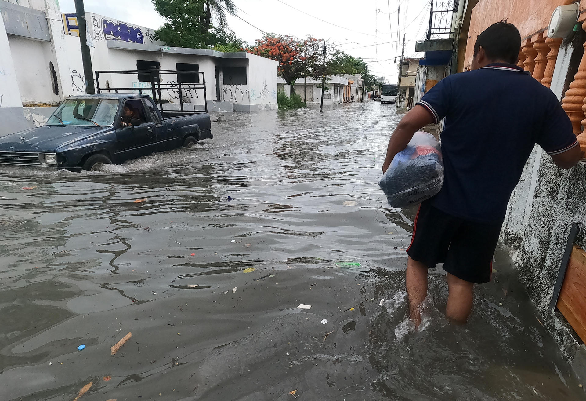 El ciclón tropical «Uno» aumenta su velocidad de desplazamiento por el Golfo de México