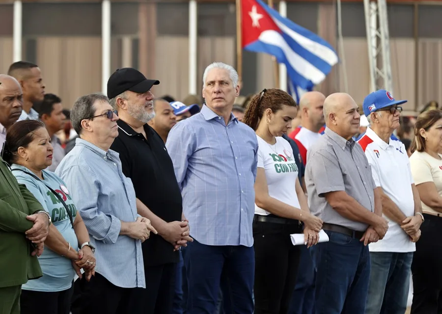 Miguel Díaz-Canel dice que «no renunciará» a la presidencia de Cuba