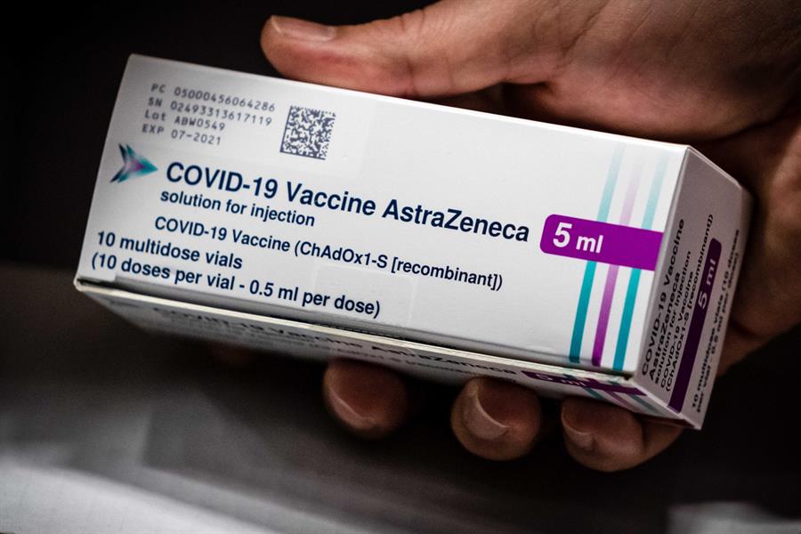 Oxford suspende  pruebas en niños de la vacuna AstraZeneca