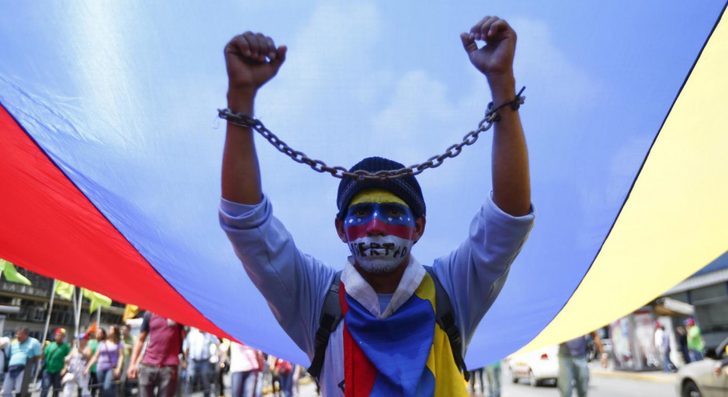 Maduro libera a 22 presos políticos tras demoledor informe de Bachelet