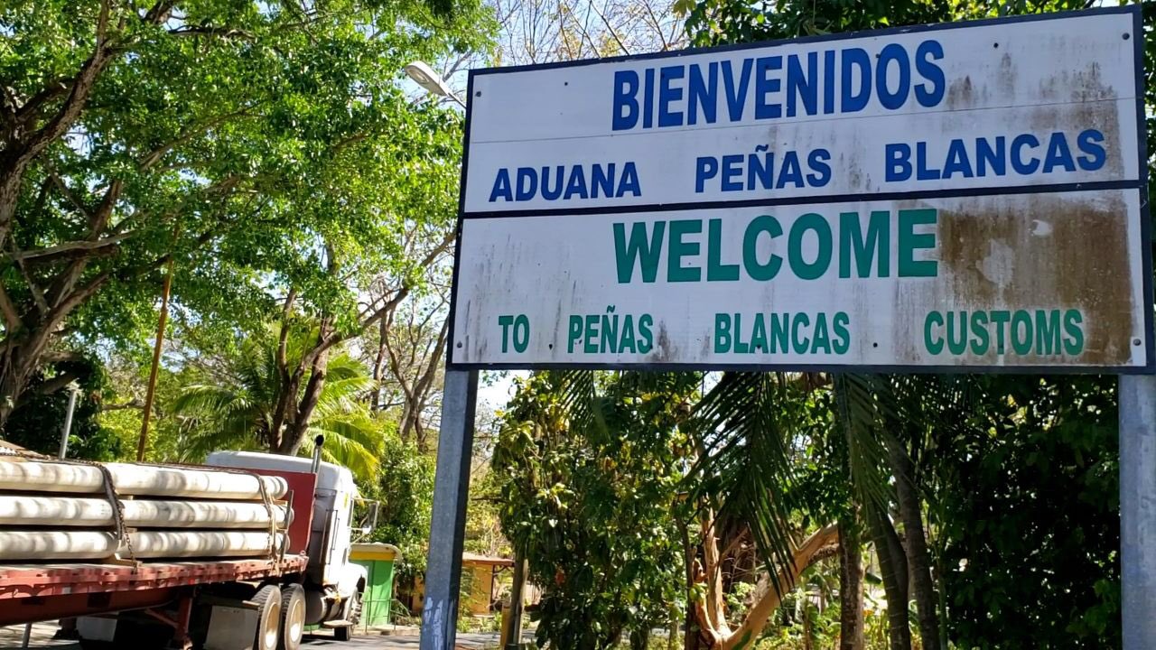 Nicaragüenses dominan llegadas por tierra a Costa Rica tras la apertura de su frontera