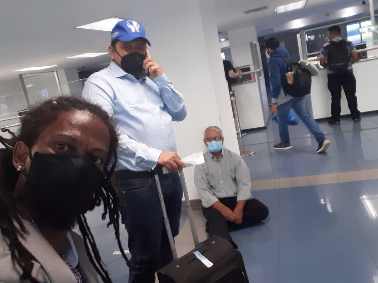 Despliegue policial en el aeropuerto de Managua por la salida de tres precandidatos presidenciales