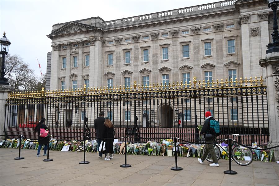 El Reino Unido recuerda con 41 cañonazos la figura del príncipe Felipe