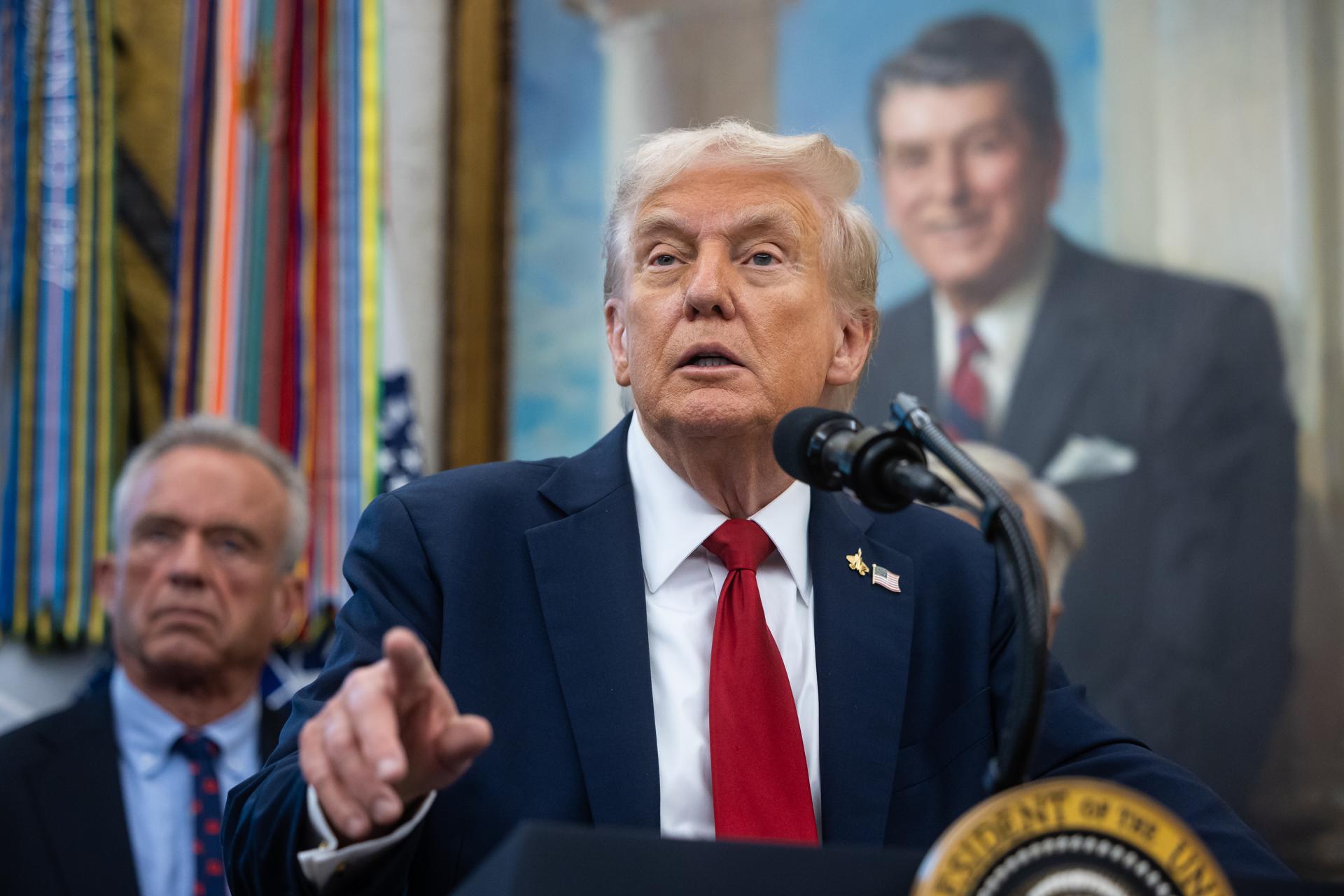Trump dice que el Gobierno Federal cerrará «probablemente» a partir del miércoles
