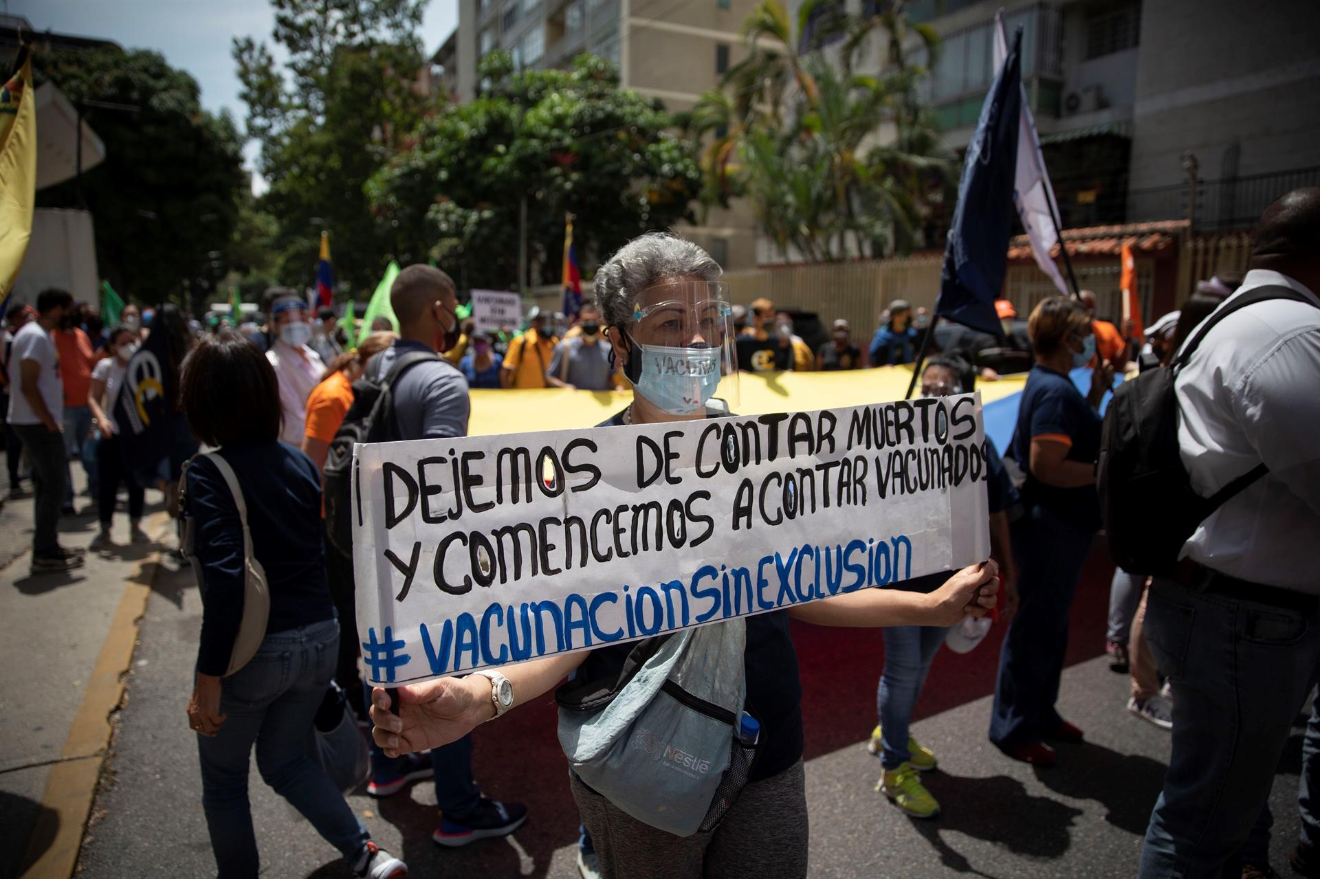 Gremios de salud y opositores de Venezuela exigen la vacunación contra la covid