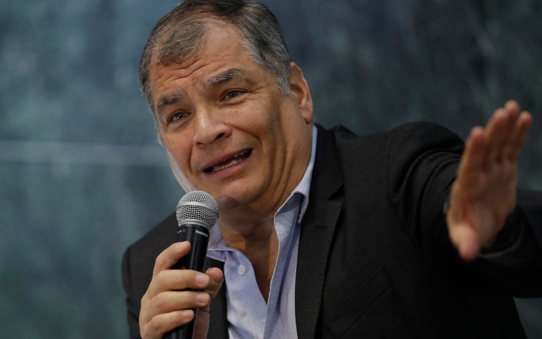 Ministra de Ecuador denuncia por traición a la patria al expresidente Rafael Correa