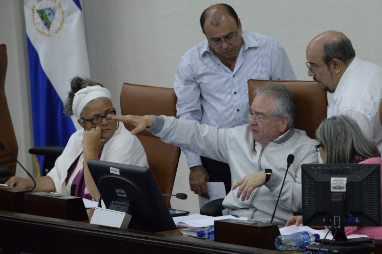 Asamblea Nacional quitará facultades a Gustavo Porras y pasa a ser pieza decorativa