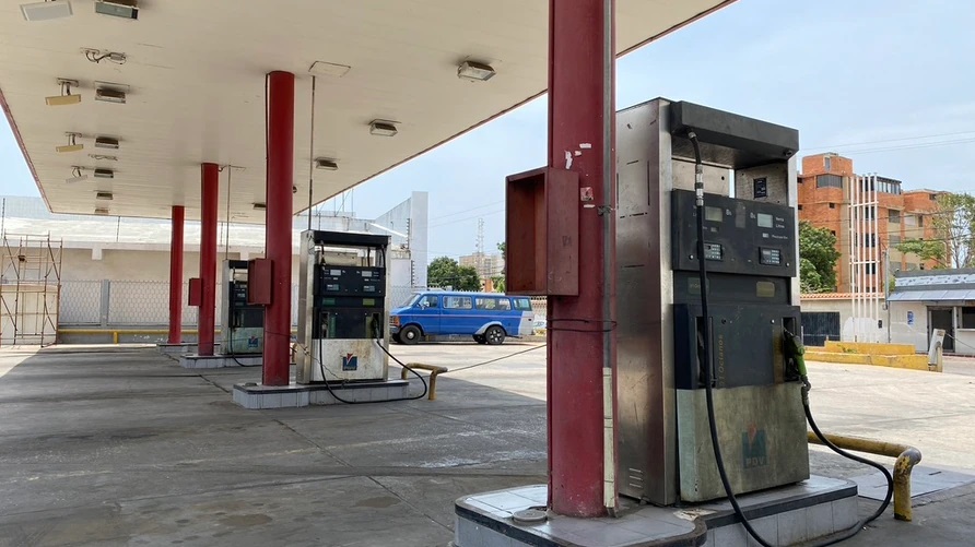 “Pagamos el desayuno con gasolina”: insólitas vivencias en las filas de combustible en Venezuela