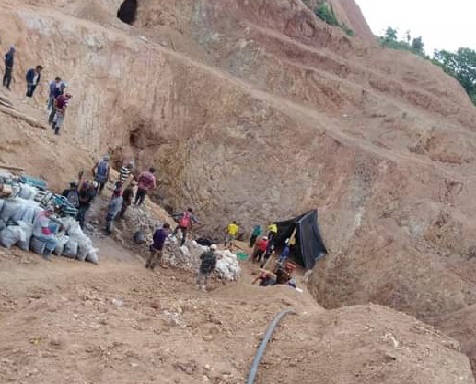 Derrumbe en mina deja a dos mineros muertos en Río San Juan