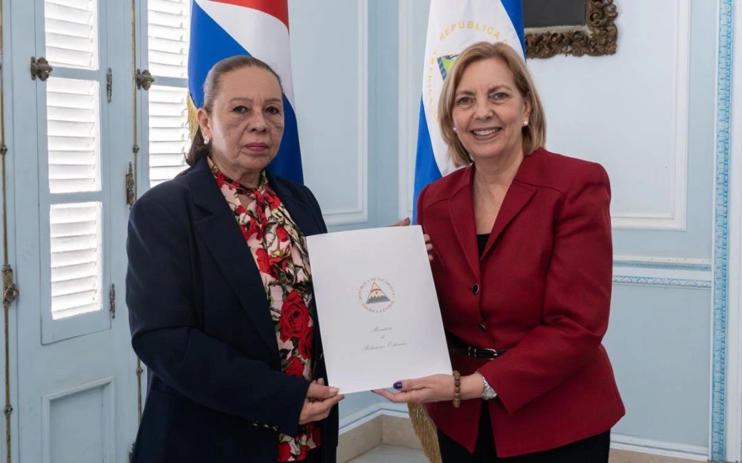Dictadores destituyen a Daysi Torres como su embajadora en Cuba