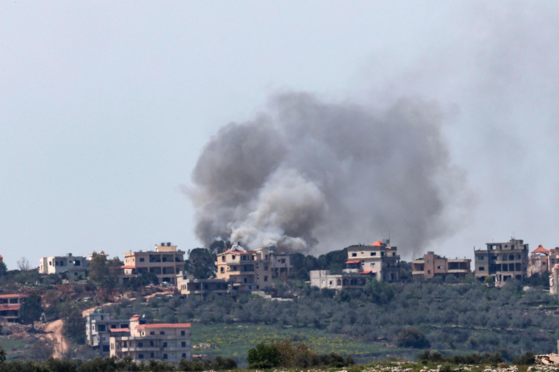Israel ataca 200 supuestos sitios de Hizbulá en el Líbano pese a las negociaciones en EEUU