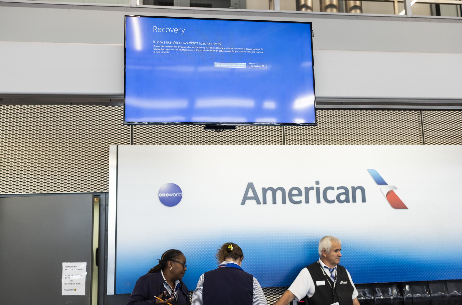 Miles de vuelos afectados y demora en servicios básicos en América por apagón de Microsoft