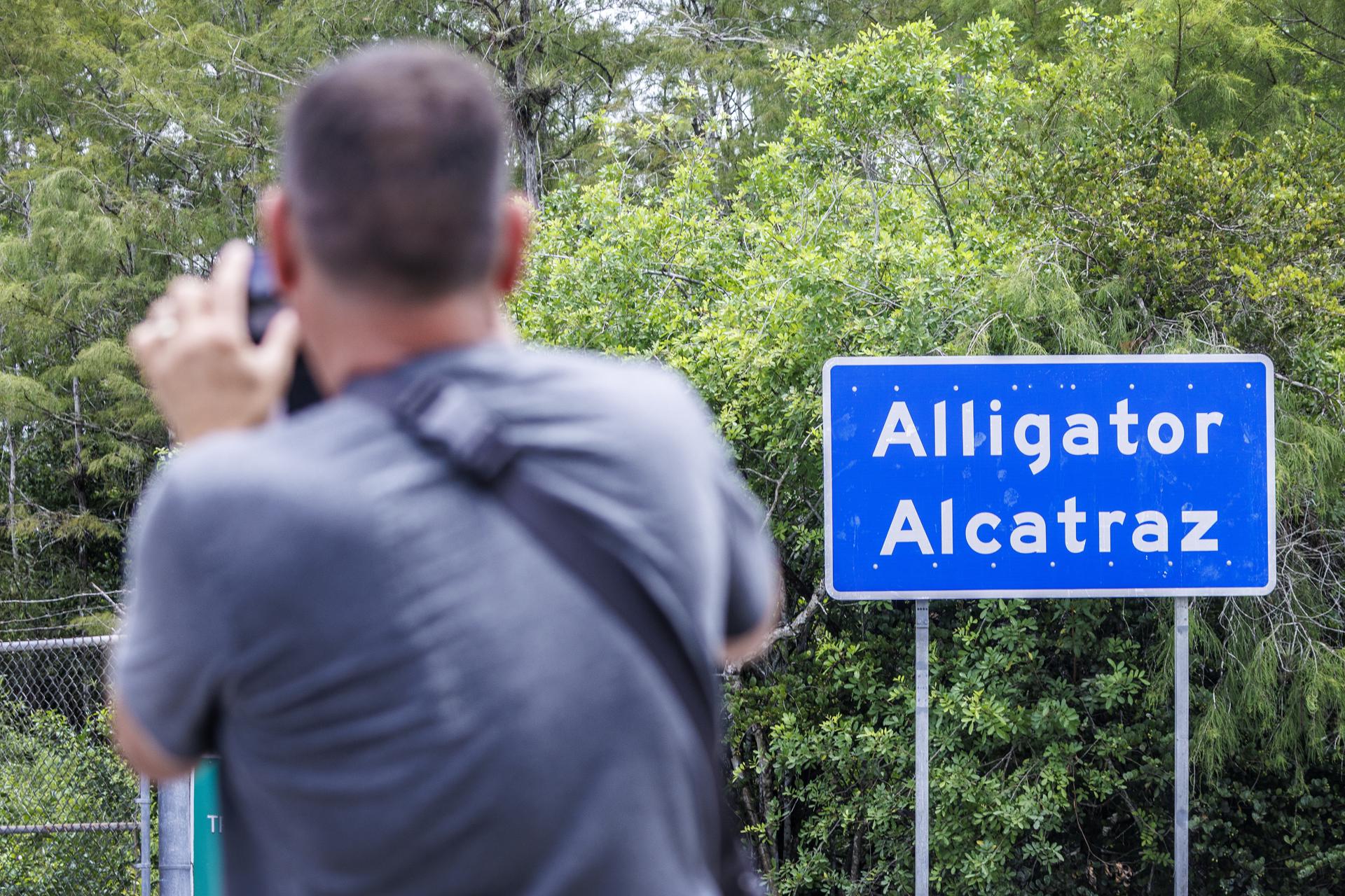 Petro pide que Trump desista del centro de detención de migrantes de ‘Alcatraz Caimán’