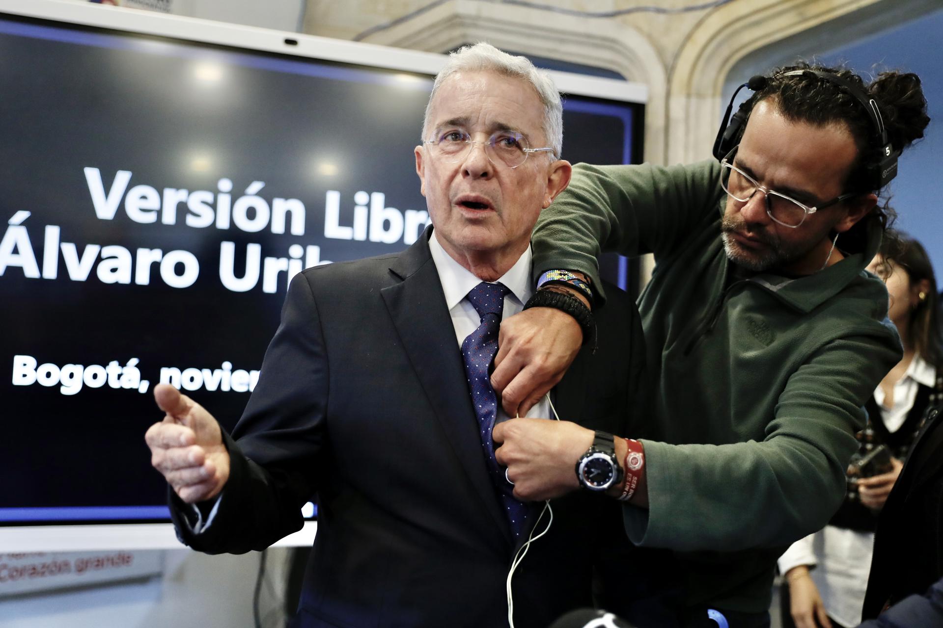 La Fiscalía colombiana llevará a juicio a Uribe por soborno de testigos y fraude procesal