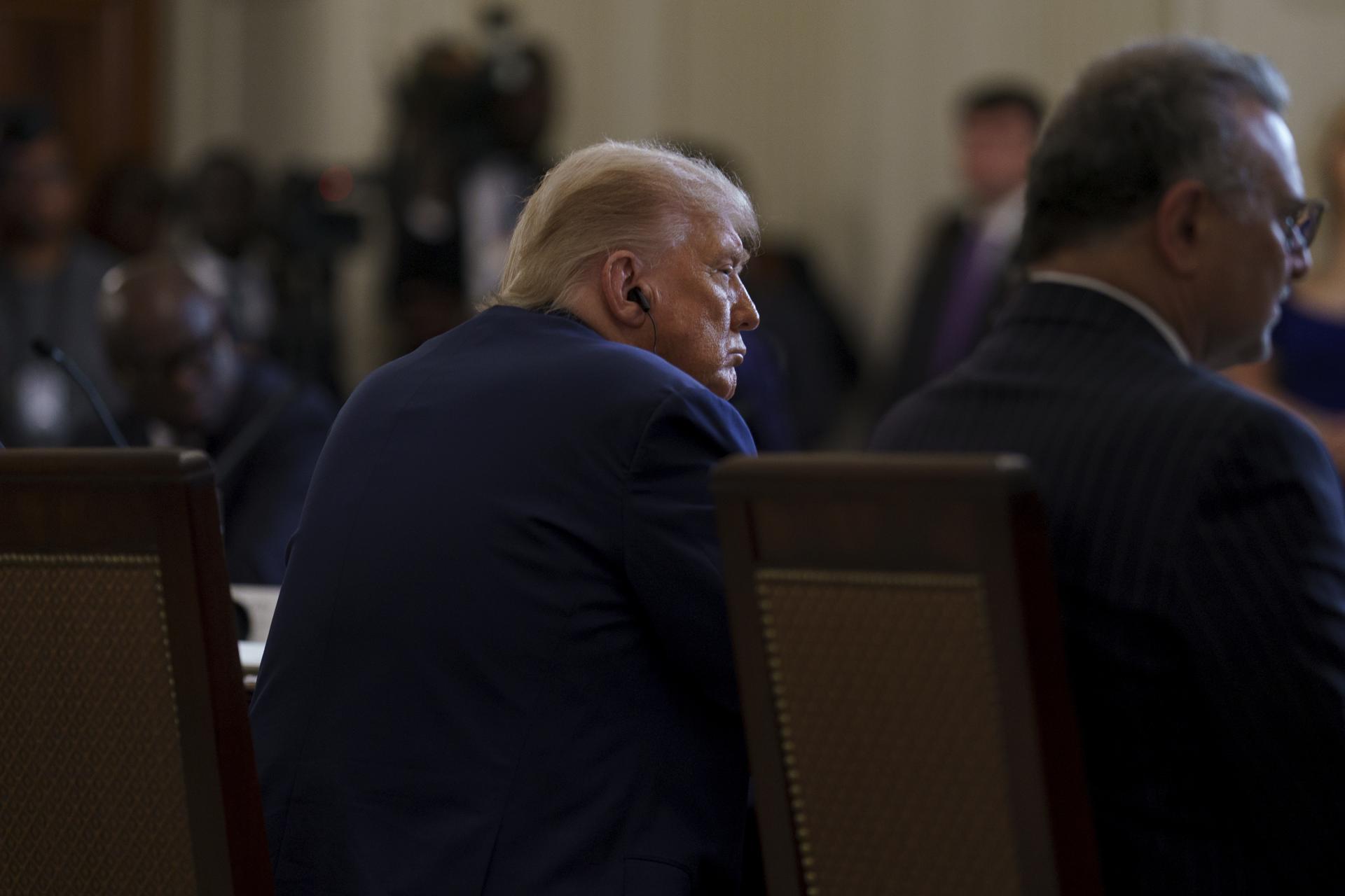 Un juez federal bloquea la orden de Trump de eliminar la nacionalidad por nacimiento