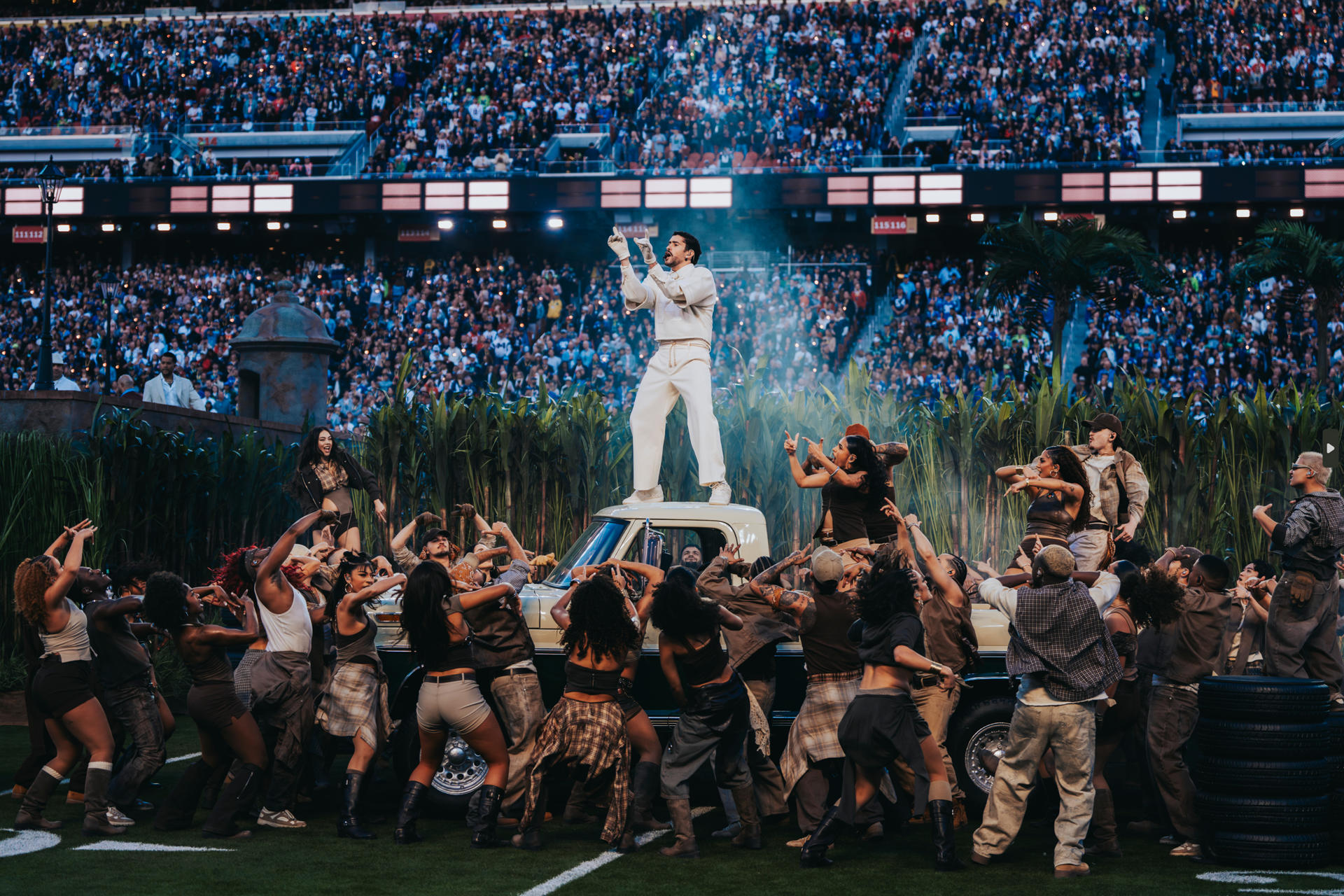 Rosalía, Lady Gaga, Residente y otros músicos elogian la actuación de Bad Bunny