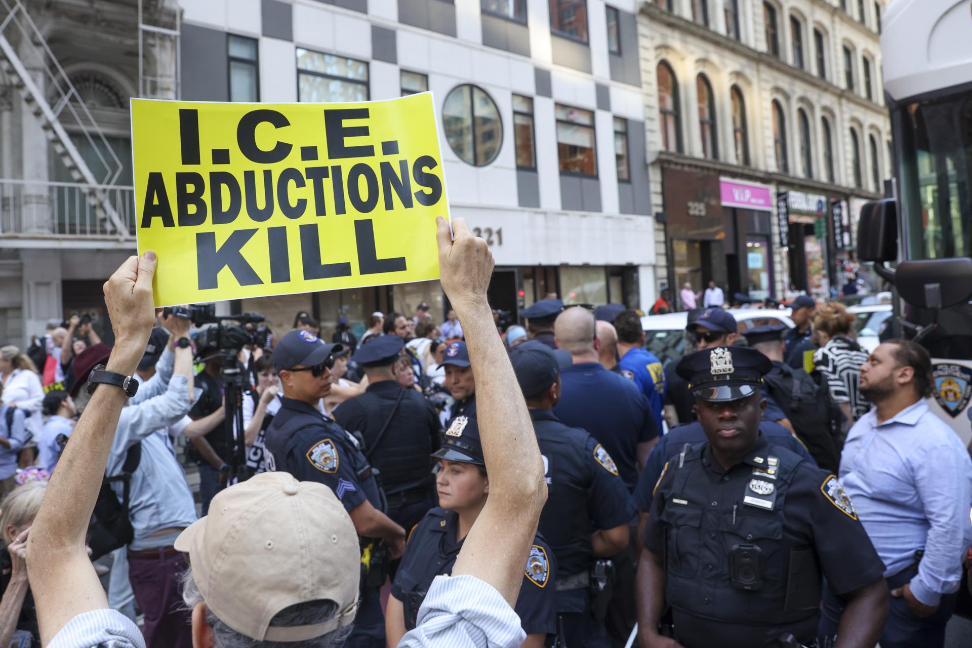 Apple retira una aplicación para rastrear agentes migratorios de ICE en EE.UU.