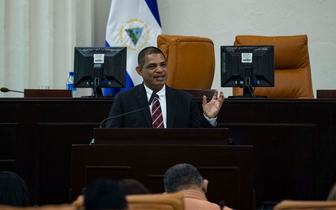 Cae Iván Acosta, otro leal a Ortega alcanzado por la purga de Rosario Murillo