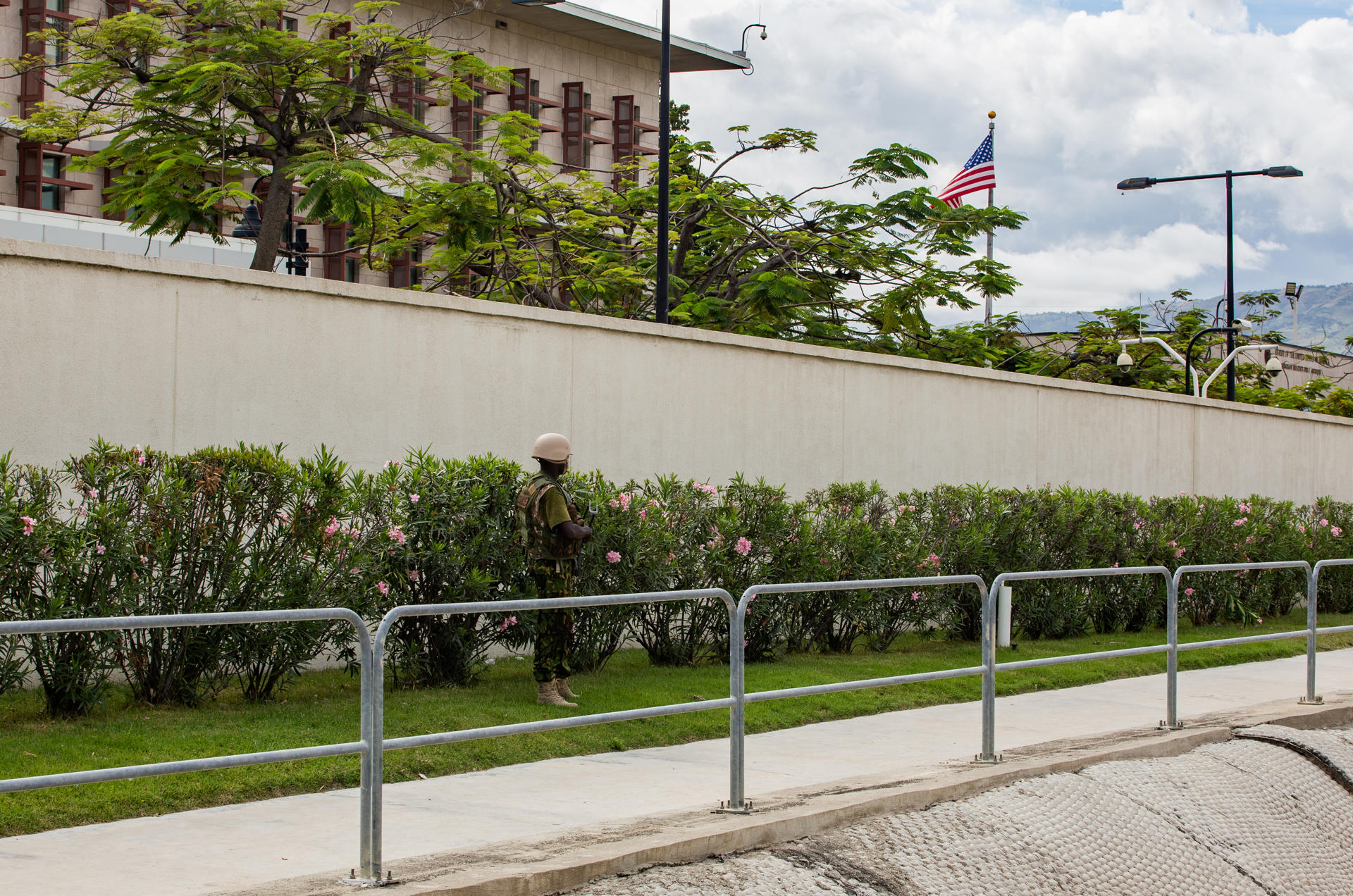 Haitianos deportados por financiar grupos criminales serán detenidos al llegar al país