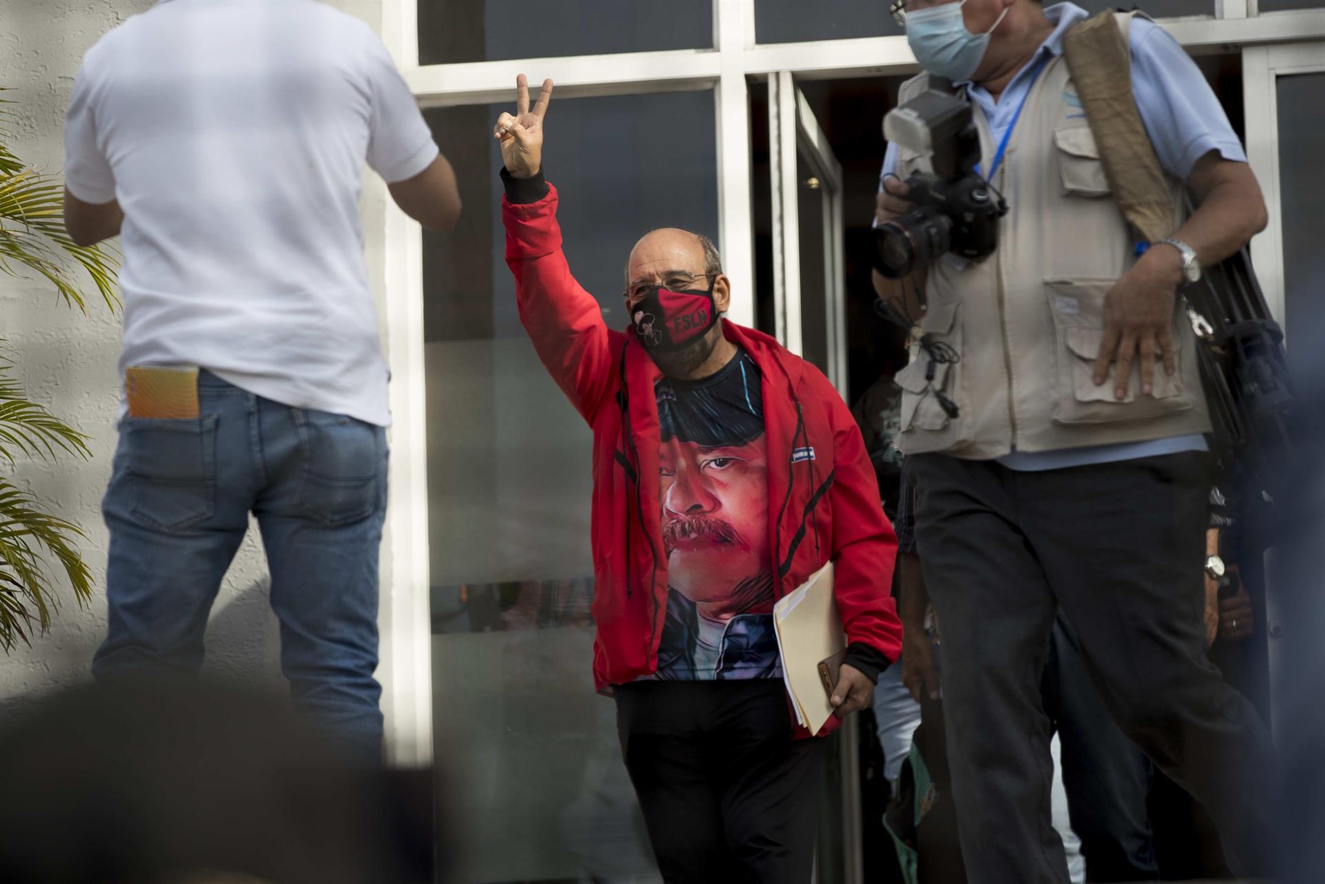 Comitiva del FSLN exaltó la figura de Ortega en inscripción de alianza ante el CSE
