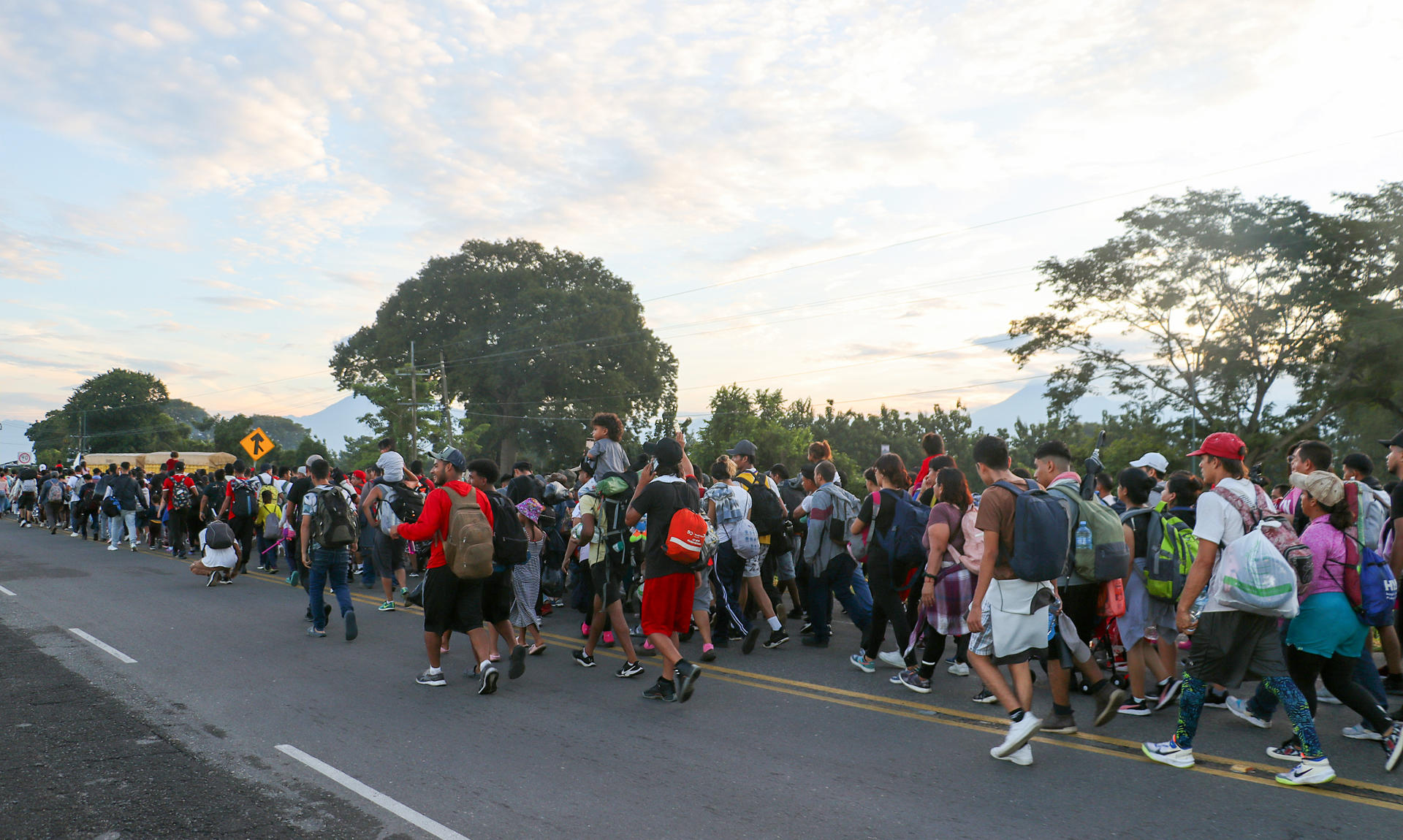 Unos 3.000 de migrantes parten en nueva caravana desde la frontera sur de México