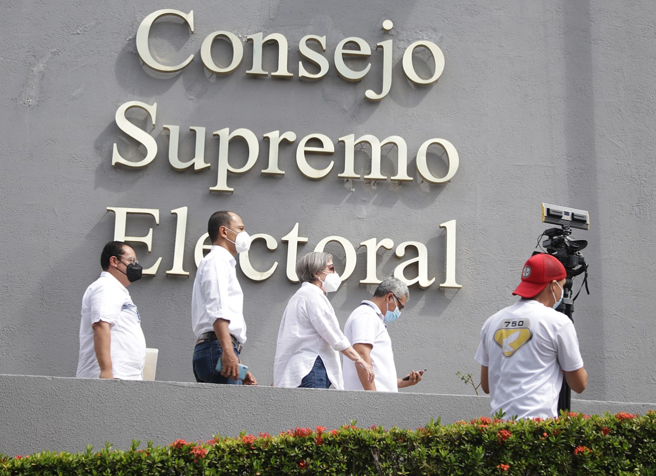 CxL insiste en diálogo con organizaciones políticas tras inscribir su alianza ante el CSE