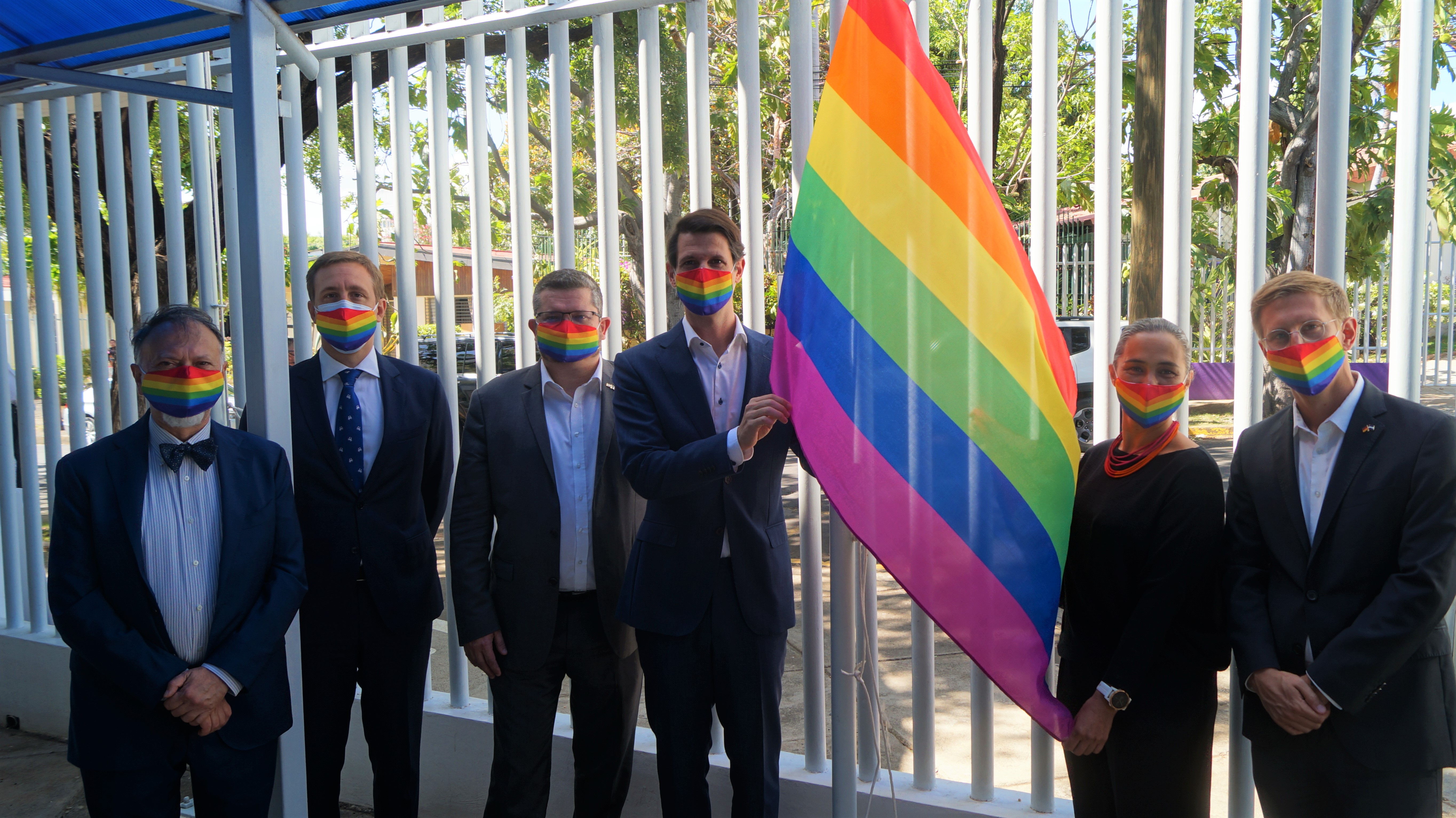 Embajadores de la UE izan bandera LGBTI en Managua  y se comprometen a promocionar sus derechos