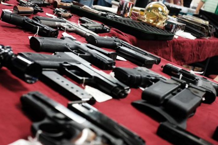Estados Unidos halla armamento de asalto escondido en sofás en la frontera con México