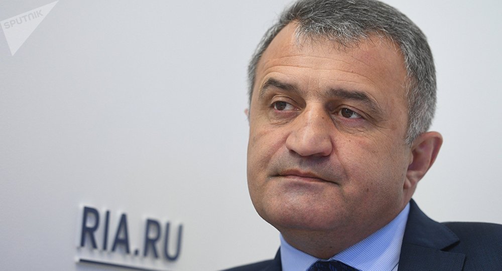 Anatoli Bibílov, de Osetia del Sur, único presidente confirmado para el acto del 19 de Julio