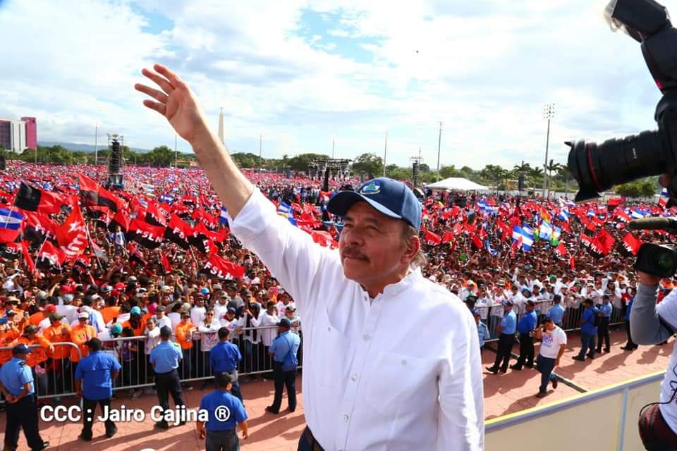 Asfixia por sanciones: lo que Ortega maquilló entre plegarias, viejas consignas y el papel de ‘gallo ennavajado’