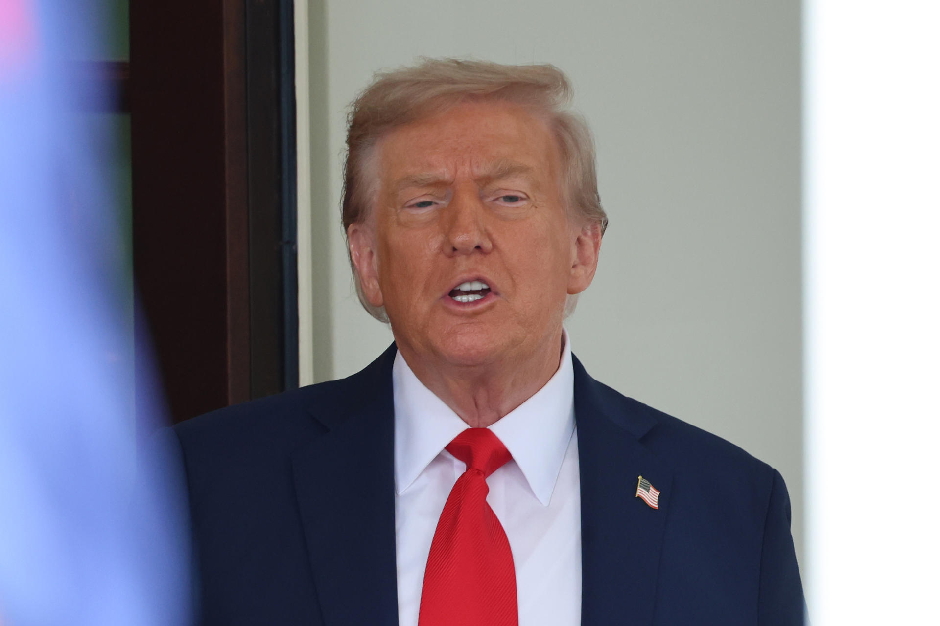 Trump suma otra victoria judicial, libre de una multa millonaria que amenazó su imperio