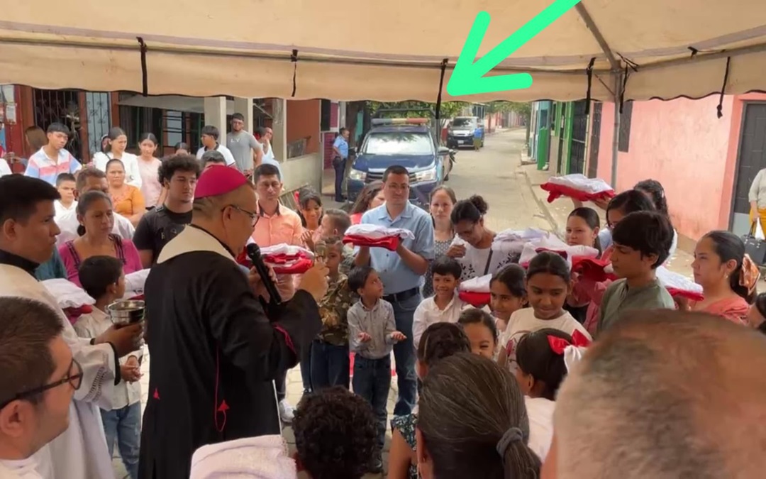 El Obispo Sándigo «atormentado» por vigilancia policial 24/7