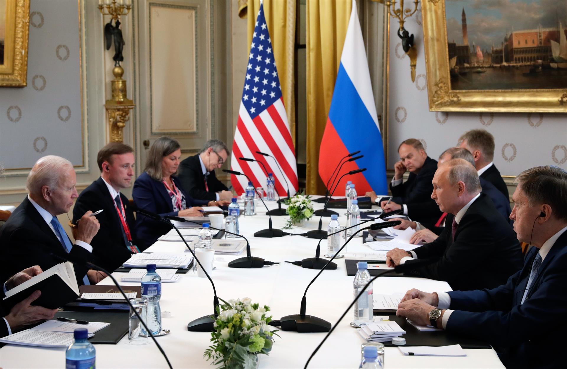 Biden y Putin pactan la vuelta de embajadores y cooperar en ciberseguridad