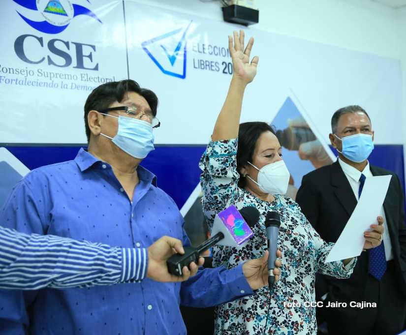 El exdirigente estudiantil Julio Orozco reaparece en la juramentación de los CEM como el «coordinador» del CED de Managua