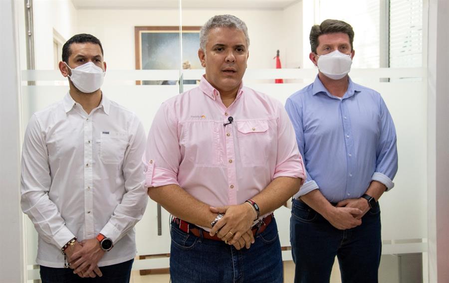 Atacan a tiros el helicóptero en el que viajaba el presidente de Colombia