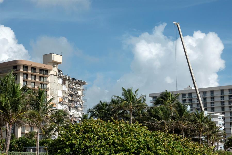 Entra en fase crucial la búsqueda de supervivientes del derrumbe en Miami-Dade