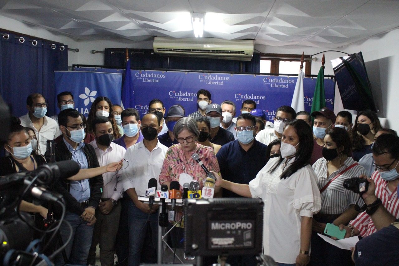 Kitty Monterrey afirma que CxL continuará  en el proceso electoral y denuncia ahogamiento económico