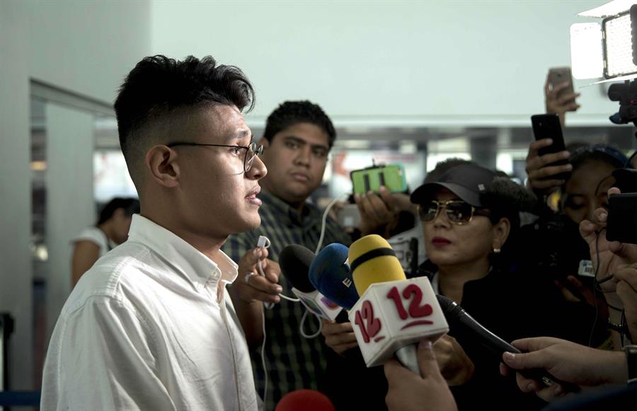 Denuncian intimidación y asedio a Lesther Alemán quien encaró a Daniel Ortega en el 2018