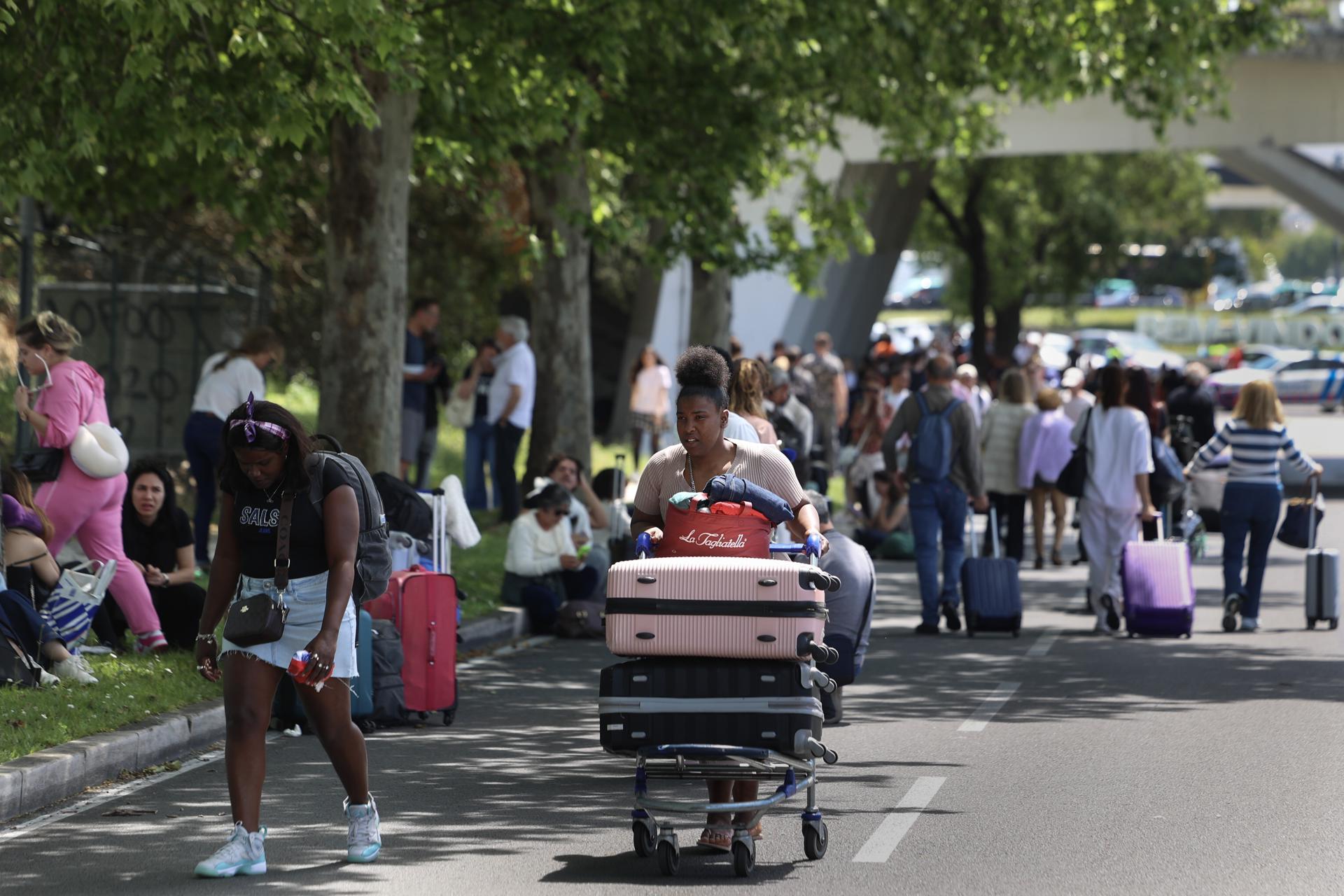 Portugal se sume en el caos por el apagón y espera volver a tener electricidad el martes