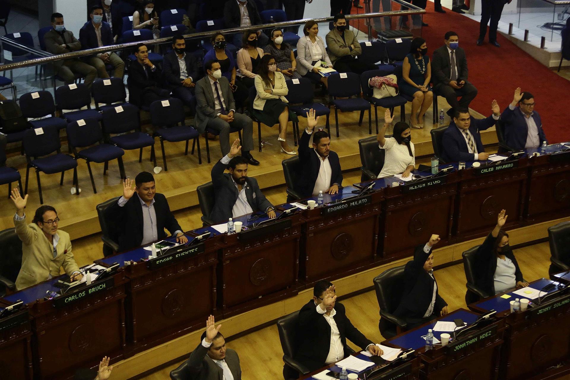 El Congreso salvadoreño, en manos de Bukele, avala millonarios préstamos para obras y seguridad