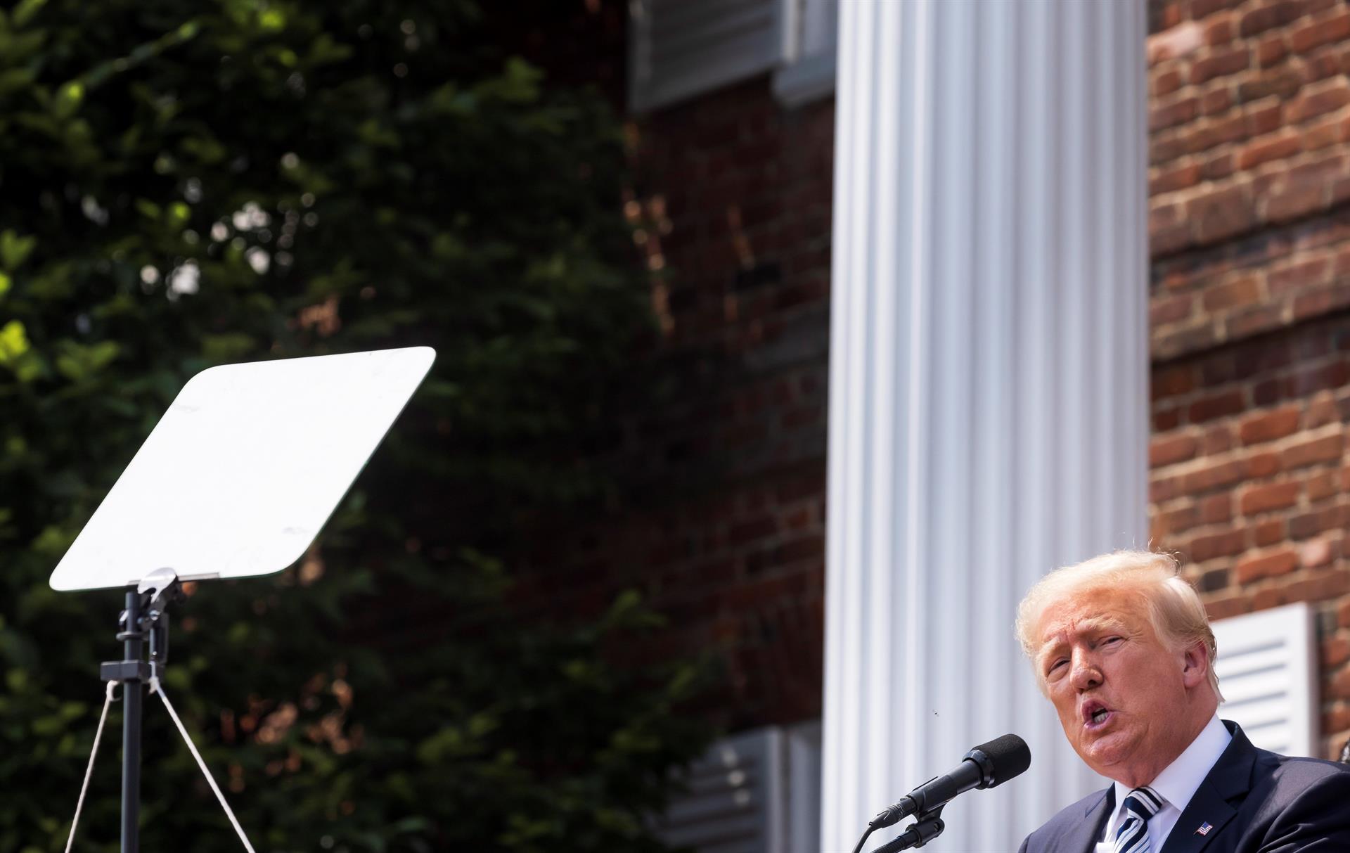 Trump interpone una demanda colectiva contra Facebook, Google y Twitter